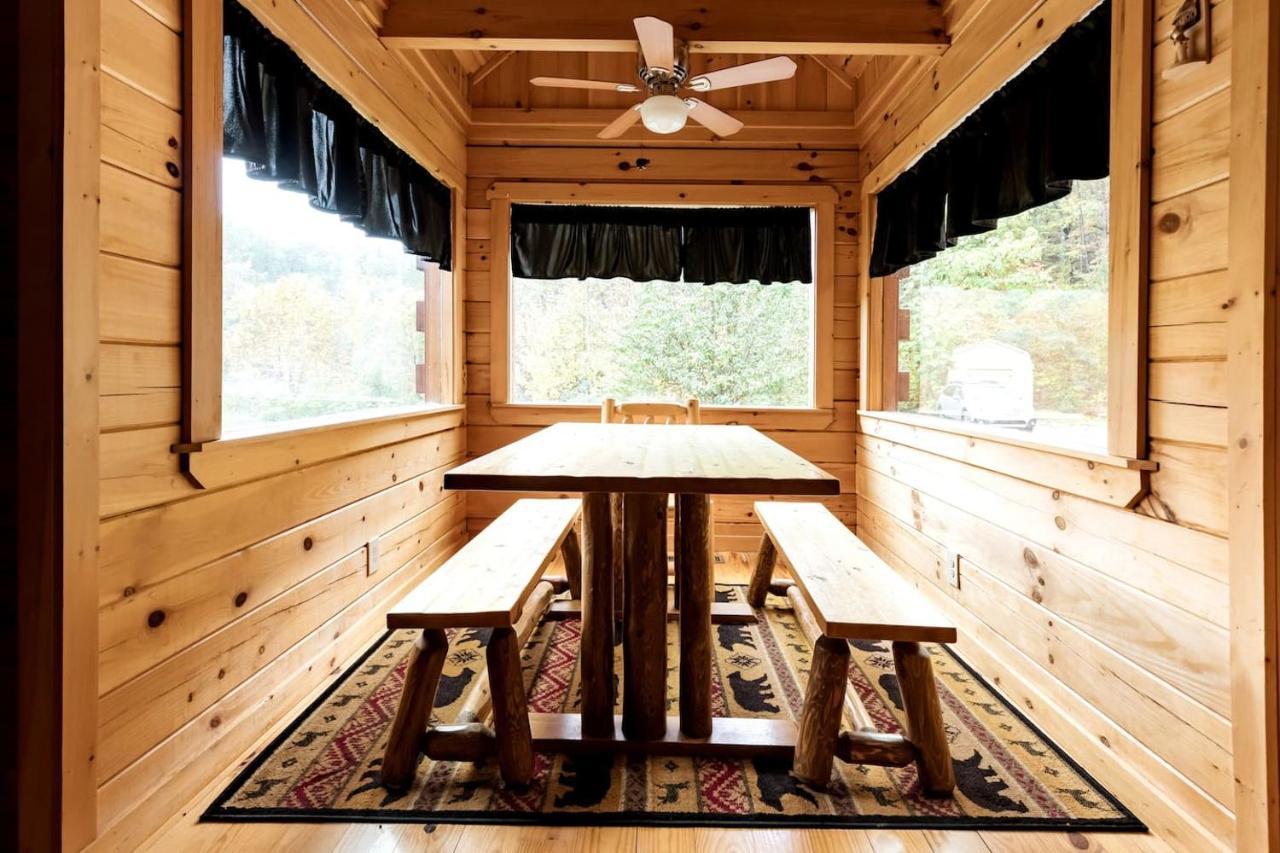 Smoky Mtn Hideaway - Cabin W/ Hot Tub & Pool Table Βίλα Sevierville Εξωτερικό φωτογραφία