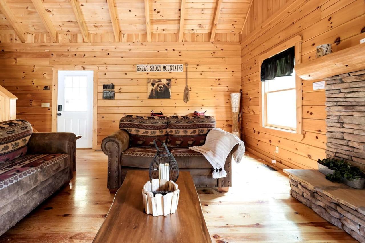 Smoky Mtn Hideaway - Cabin W/ Hot Tub & Pool Table Βίλα Sevierville Εξωτερικό φωτογραφία