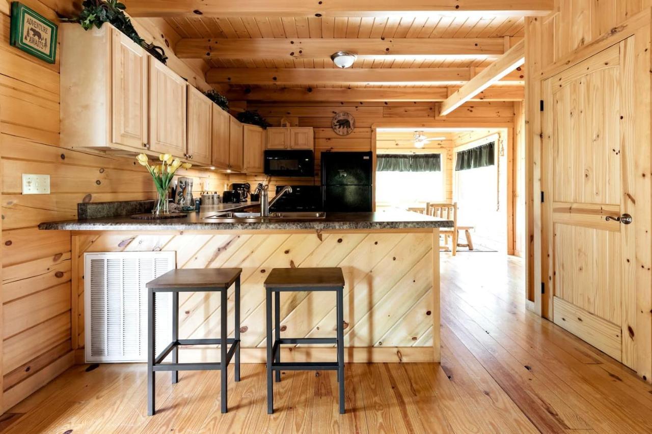 Smoky Mtn Hideaway - Cabin W/ Hot Tub & Pool Table Βίλα Sevierville Εξωτερικό φωτογραφία