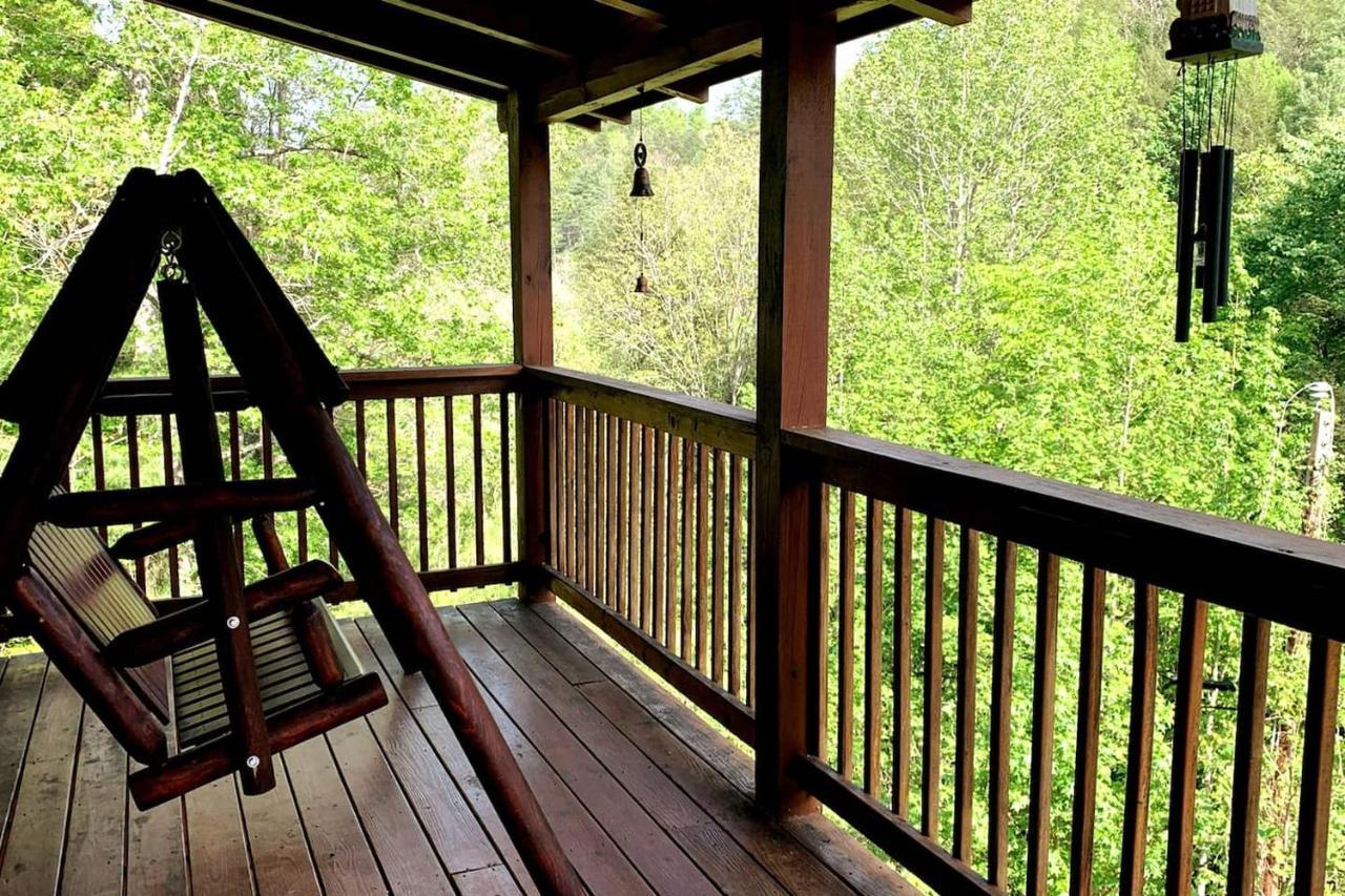 Smoky Mtn Hideaway - Cabin W/ Hot Tub & Pool Table Βίλα Sevierville Εξωτερικό φωτογραφία