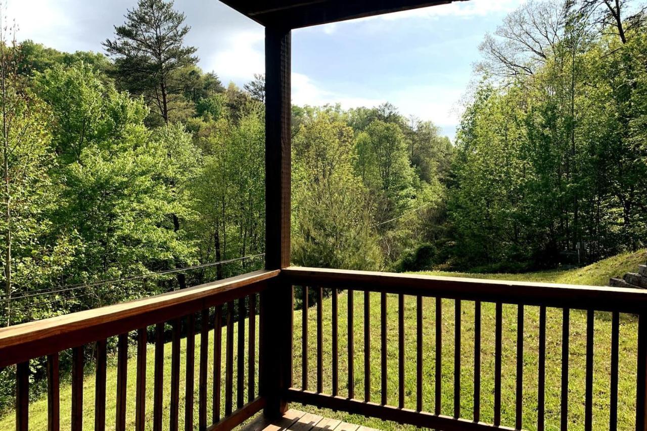 Smoky Mtn Hideaway - Cabin W/ Hot Tub & Pool Table Βίλα Sevierville Εξωτερικό φωτογραφία